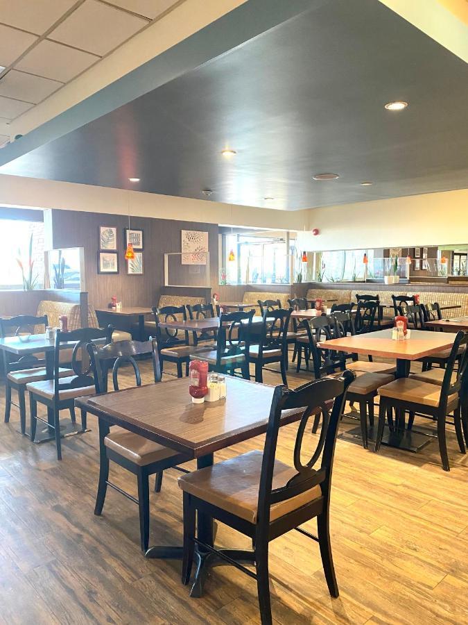 The George Dawson Inn & Conference Centre Dawson Creek Kültér fotó